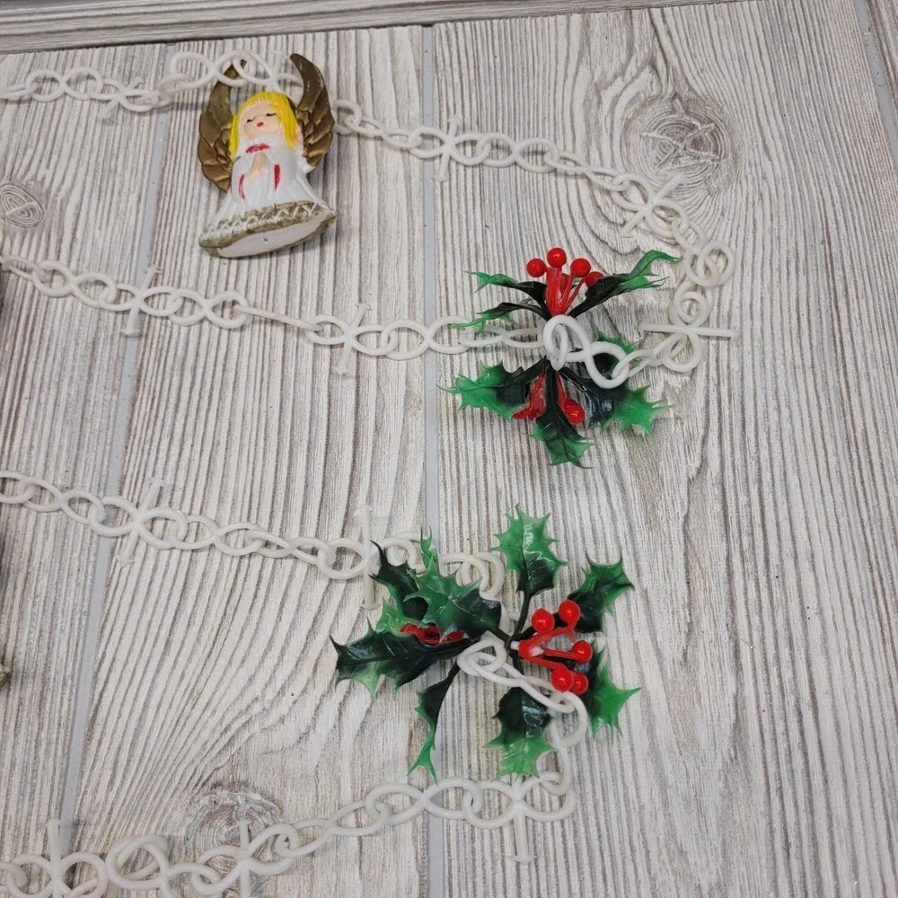 Christmas Blow Mold Angel Chain Garland Plastic Holly Berries 110‎ inch Vtg